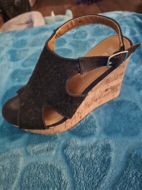 HOT TOMATO Black Lace Fake Cork Wedge Sandals SIZE 6M